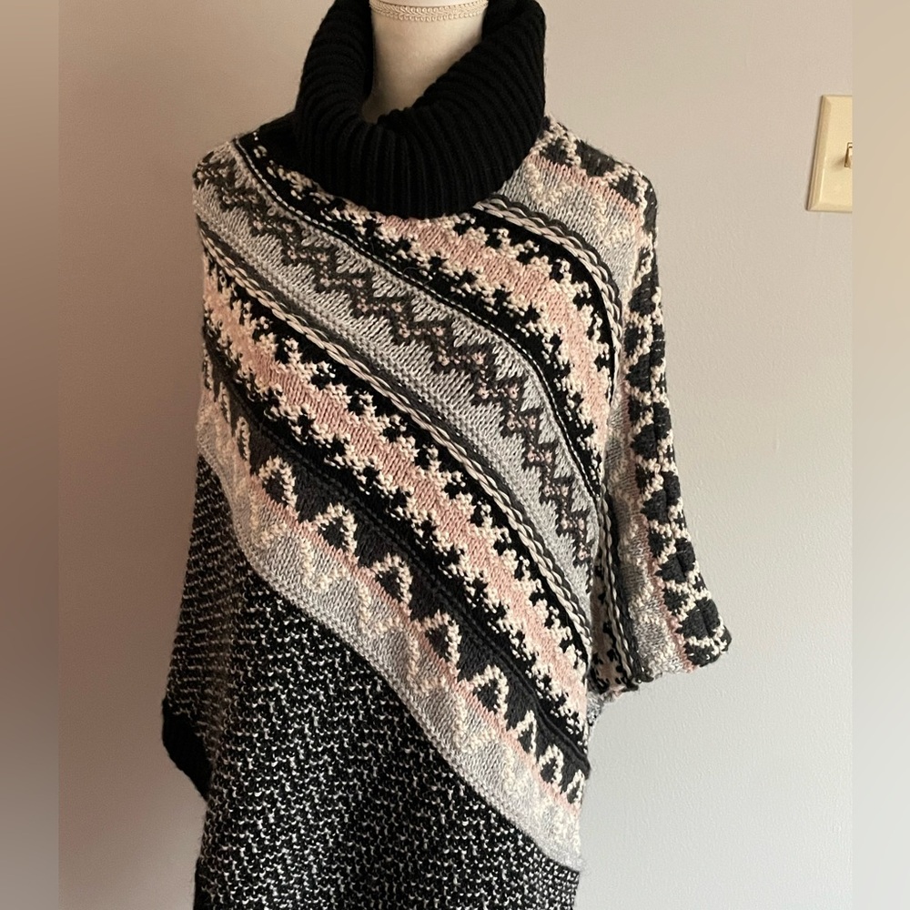 Cocogio Wool Alpaca Blend Poncho. Y2K Bohemian. Made in Italy.